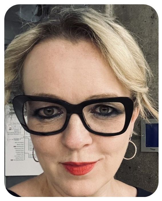 Headshot of our Trustee Deborah Finding.